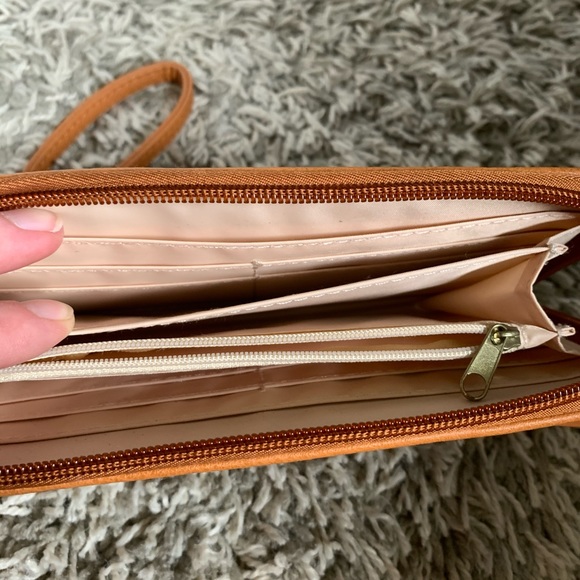 Wallets - Picture 3 of 16